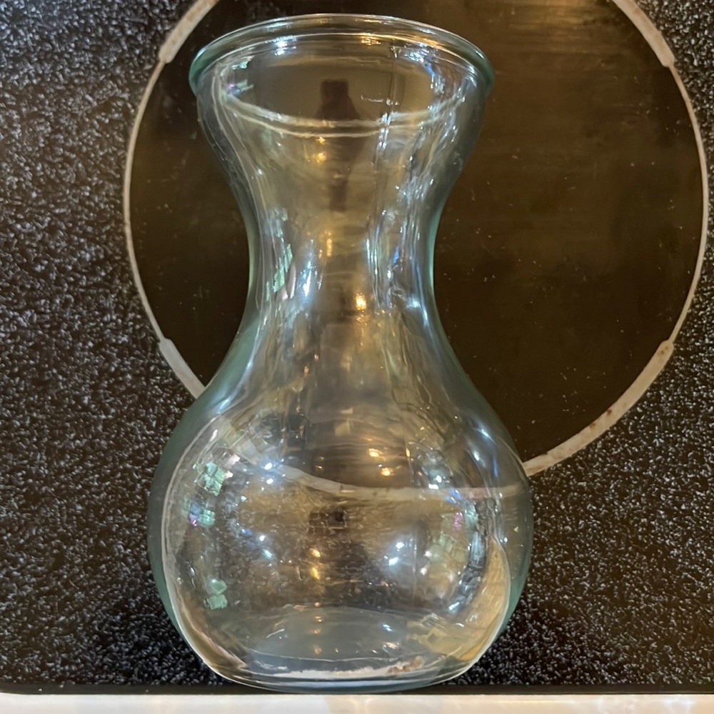 Small clear glass vase 🌸💐🌺🌻🌷